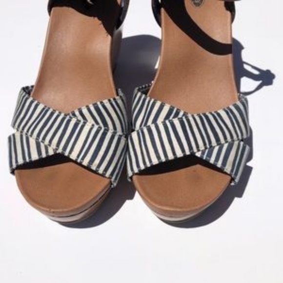 Dr. Scholl's Melody Wedge Sandals - Picture 3 of 5